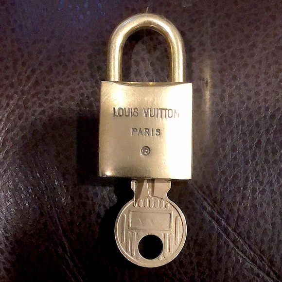 Vintage LV Louis Vuitton Padlock Lock & Key 220 - Picture 3 of 15